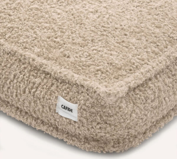 beige hondenbed schapenvacht