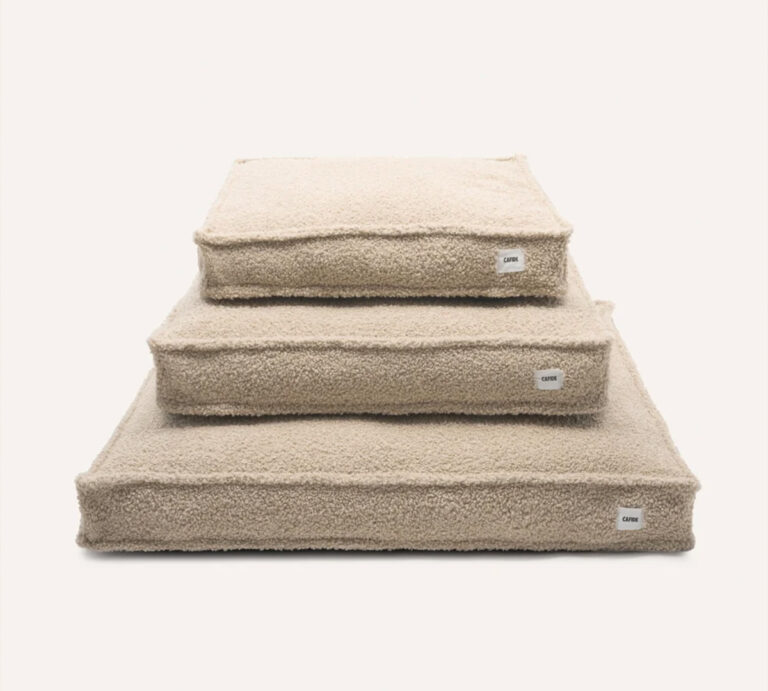beige hondenmand schapenvacht cafide