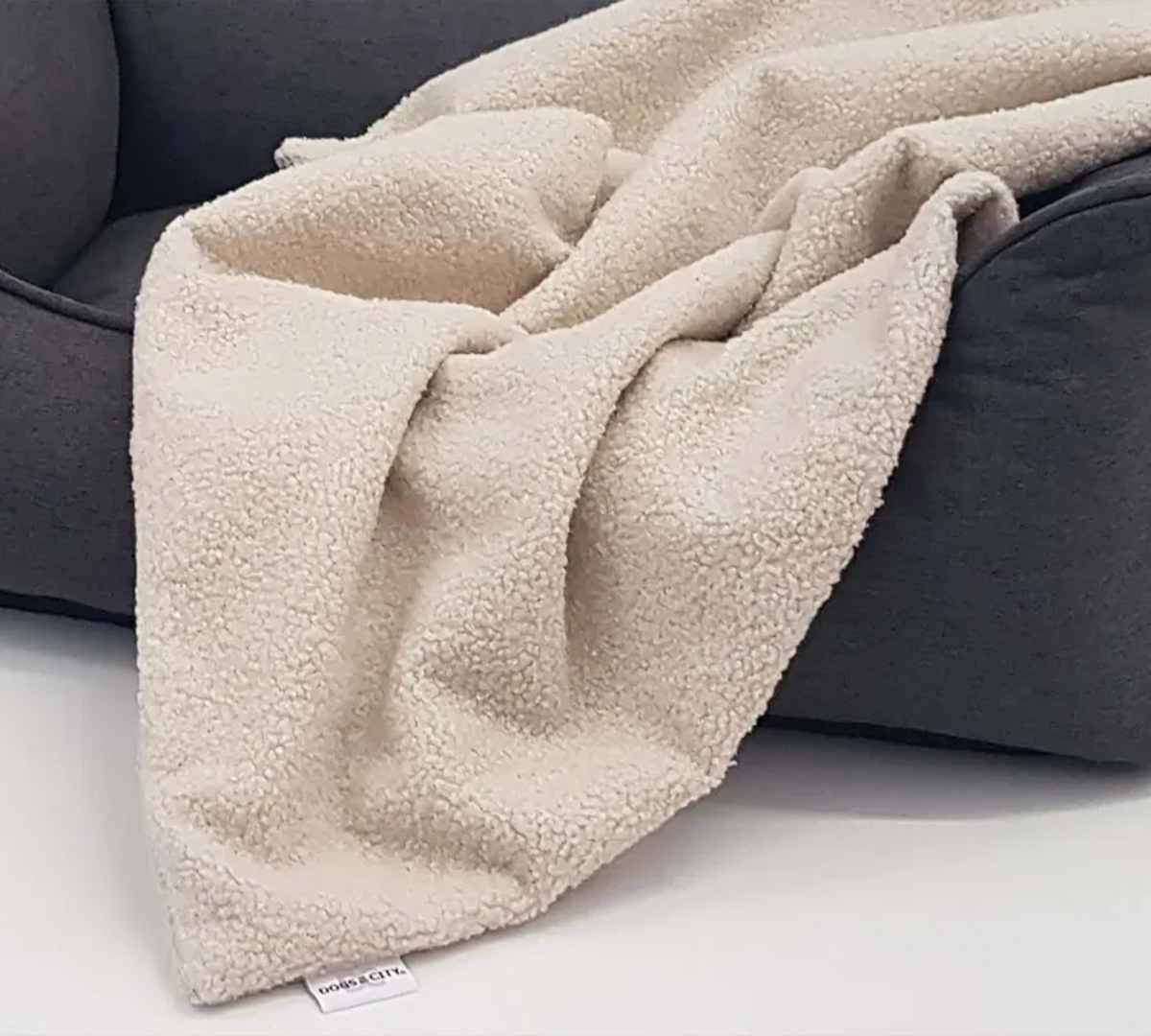 wit hondenkleed teddy